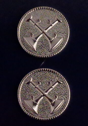 2 BUGLES CROSSED Silver Discs Collar Pins 1"