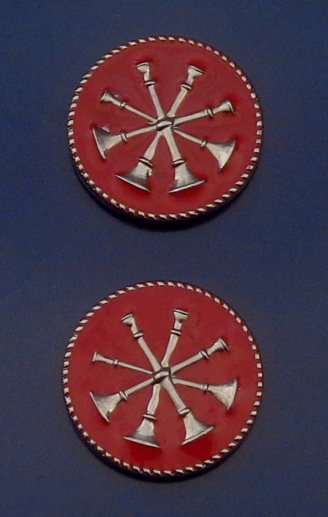 4 Bugles CROSSED SILVER on RED 15/16" Discs Collar Pins
