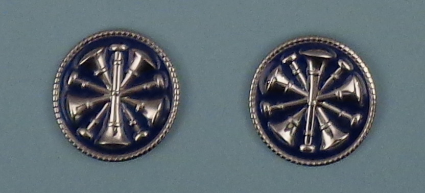 5 Bugles CROSSED SILVER on BLUE 1" Discs Collar Pins