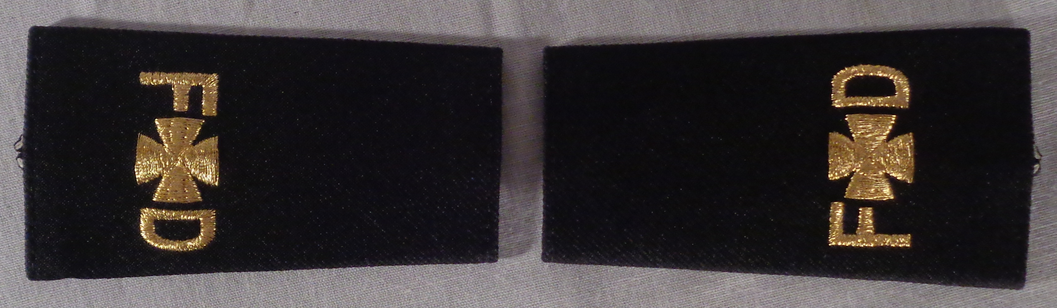 FD Maltese Cross Gold on Black Shoulder Boards