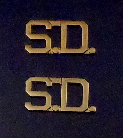 S.D. Gold 1/2″ Letters Collar Pins